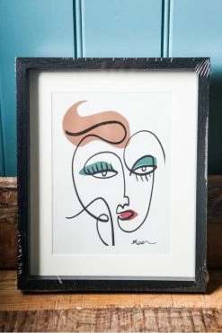 The Home Collection Deco Lady Face Picture Brunette