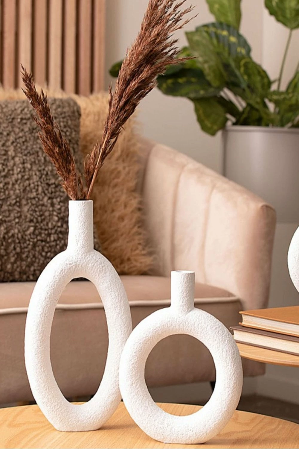 The Home Collection Vase Round Ring - Ivory 3 The Home Collection Vase Round Ring - Ivory