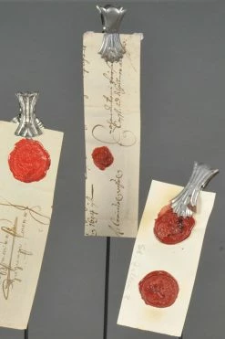 The Home Collection Old Seal On A Pinch Base Decoration